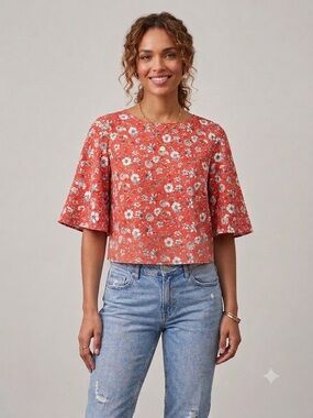 Floral Short Sleeve Crop Top in Red, Medium